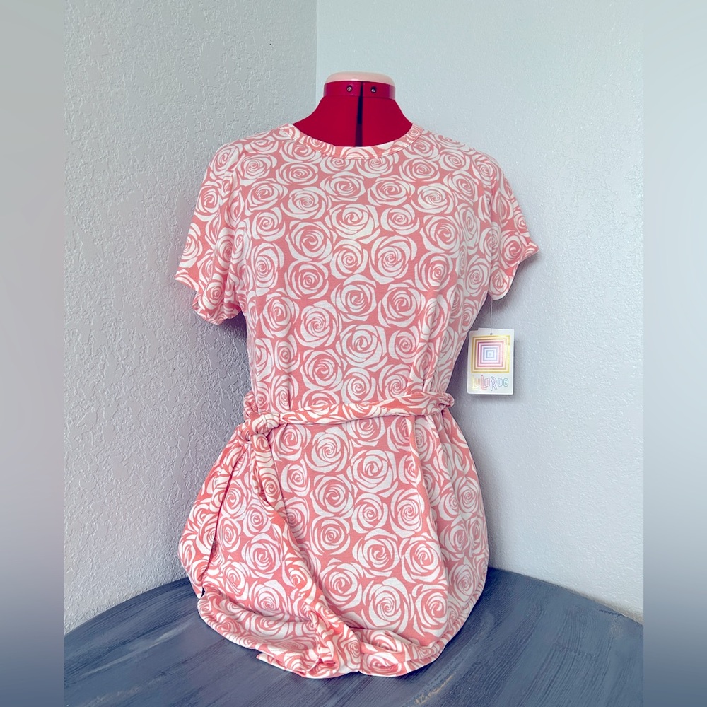 LulaRoe Blush Pink and White Rose Fitted Tunic with Belt. M. NWT.